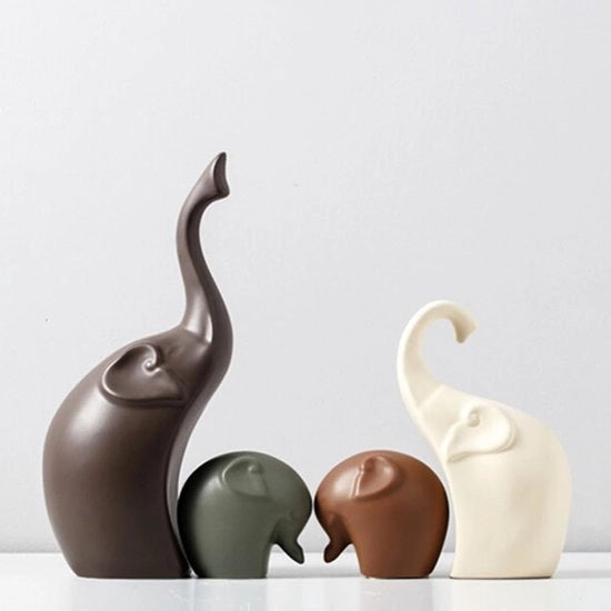 Figurine di ceramica, famiglia di elefanti, set di 4 pezzi, decorazione ceramica creativa, oggetti da collezione, accessori per la casa, regalo per i genitori, adatto per una mensola, un libro o un supporto per TV.