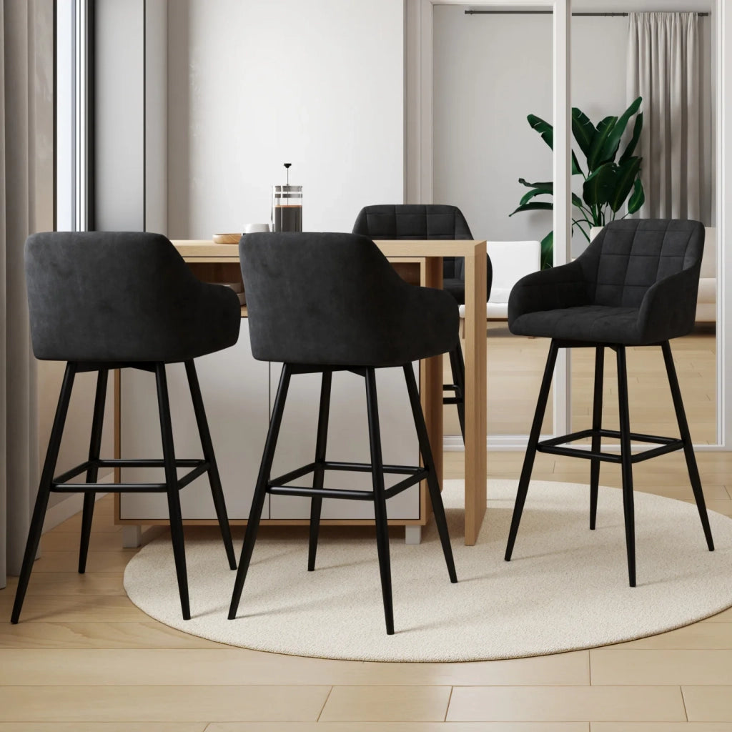 IDMarket - Set di 4 sgabelli da bar MADY con braccioli in velluto nero