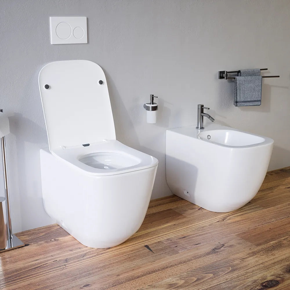 Sanitari filomuro in ceramica bianco lucido vaso tornado silent flush sedile soft-close e bidet | Riga
