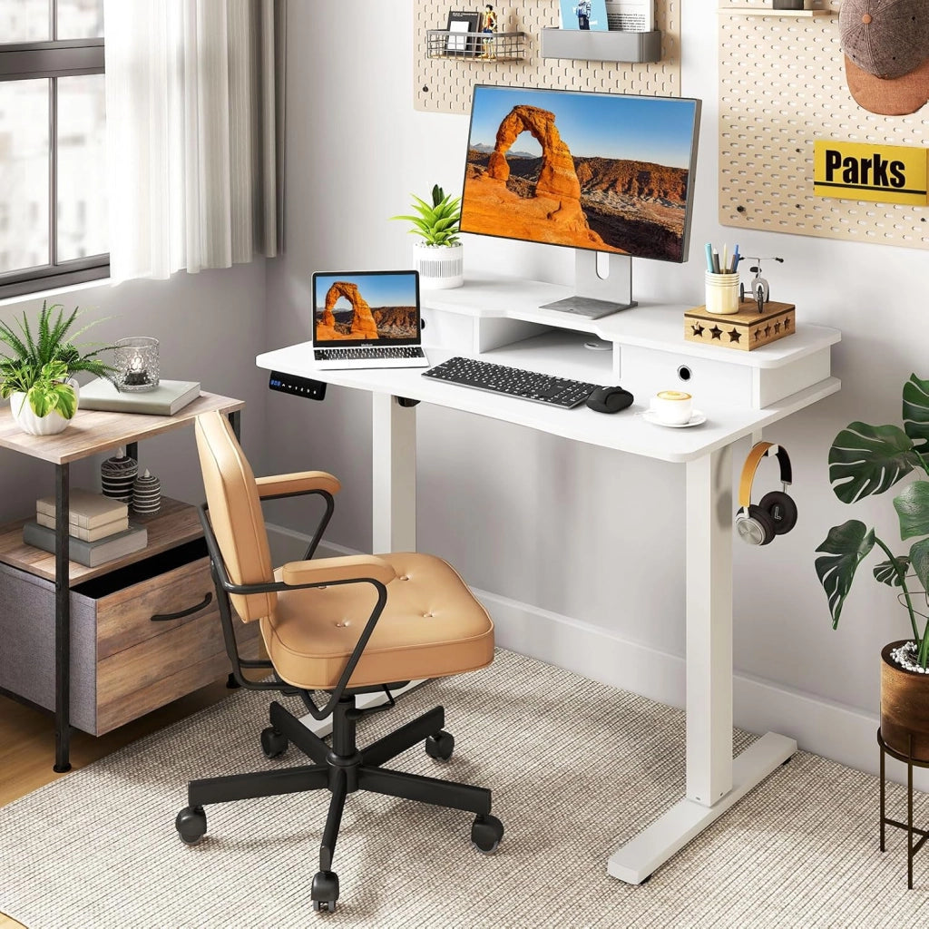 Scrivania Regolabile in Altezza con 2 Cassetti, Scrivania con Supporto per Monitor, Mensola, 2 Ganci e 3 Altezze Preimpostate, Tavolo da Lavoro per Ufficio, Studio e Camera da Letto (Bianco)