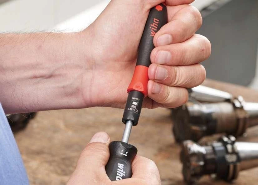 Wiha 38074 TorqueVario-S Cacciavite Dinamometrico Elettrico 0,8-5,0 Nm 5 pezzi con Isolamento VDE fino a 1000 V AC colore Nero