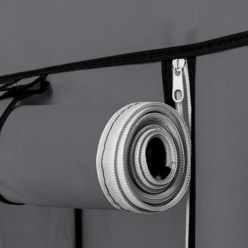 Armadio 170x45x170 cm in finitura nera, ideale per la camera da letto.