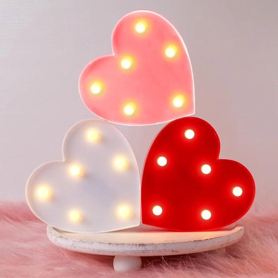 Set di 3 luci a forma di cuore LED per San Valentino, realizzato in plastica, alimentato da batterie, adatto per matrimoni, compleanni, feste di famiglia e decorazione di parete. Disponibile con conchiglie rosse, rosa e bianche.