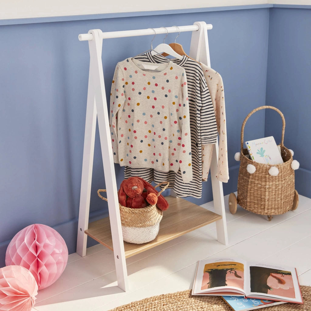 Appendiabiti per bambini in legno dallo stile scandinavo, bianco
