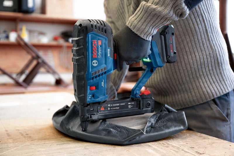 Graffatrice per legno a batteria 10-38mm solo corpo Bosch GTH 18V-38 M