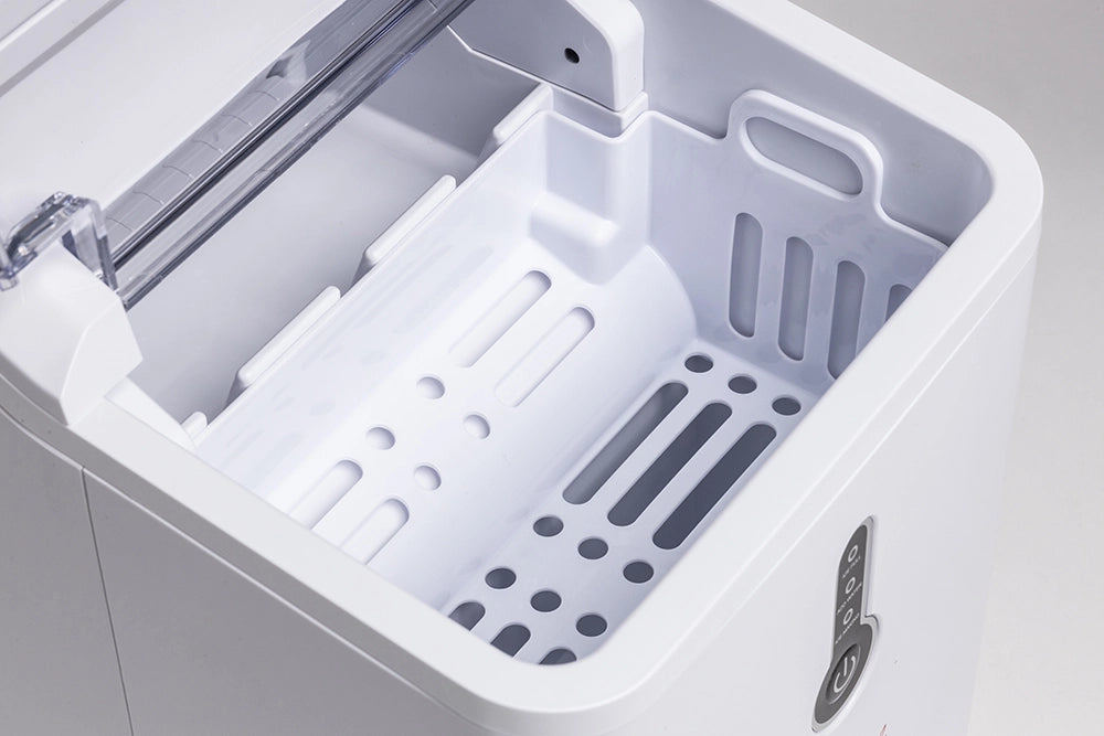 Melchioni Family Macchina Ghiaccio CUBIK Capacità di Produzione 12kg in 24h Cubetti a Forma di Proiettile Serbatoio dell'Acqua 1.6 L Serbatoio per il Ghiaccio 1,6 L Pannello di Controllo Touch