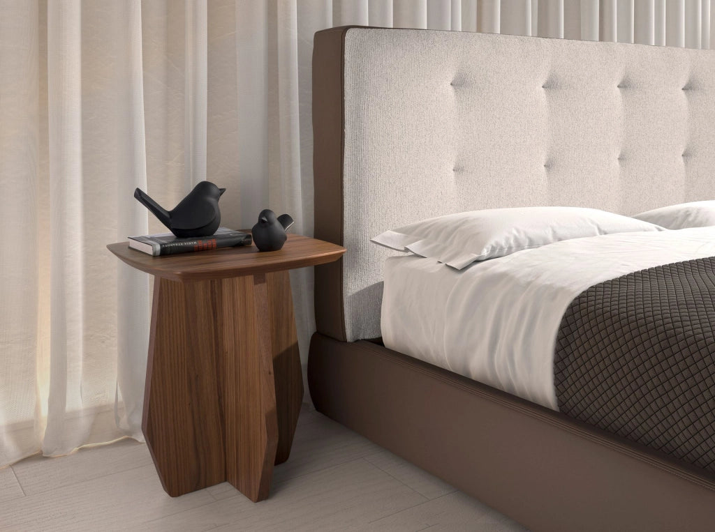 Letto imbottito in tessuto marrone ed similpelle marrone