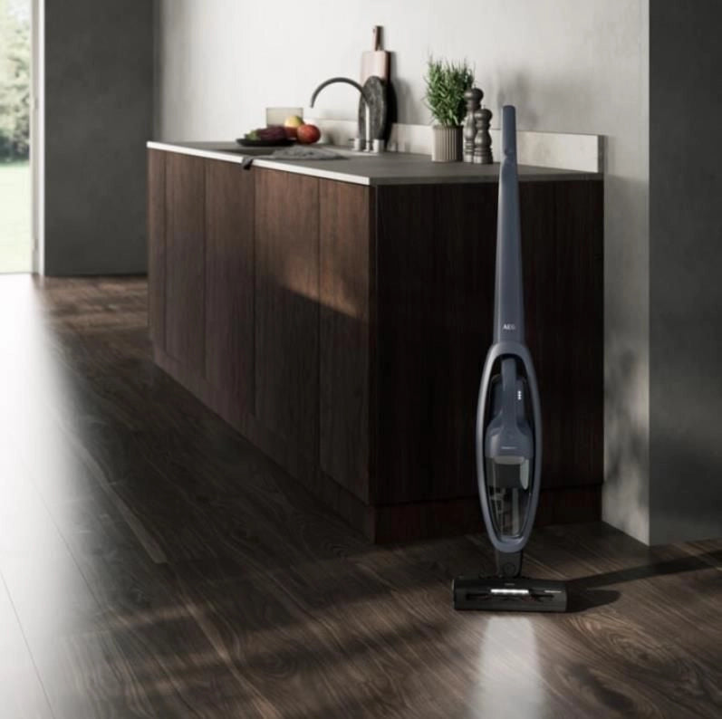 AEG 900 402 210 Serie 5000 Aspirapolvere Verticale Cordless Senza Sacco 0,3 L 29 W 45 min 79 dB colore Blu Denim