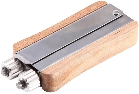 Accessori per Apicoltori di Alta Qualità - Acciaio Inossidabile - Manico in Legno - Ruote Metalliche - Progettazione Ergonomica - Attrezzo Sostenibile