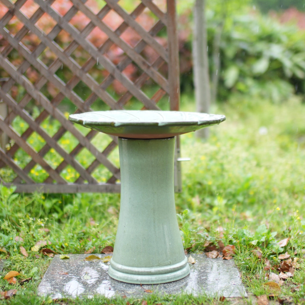 Bagno per uccelli in ceramica smaltata verde chiaro Ø 43 cm, altezza 45 cm, resistente al gelo per giardino