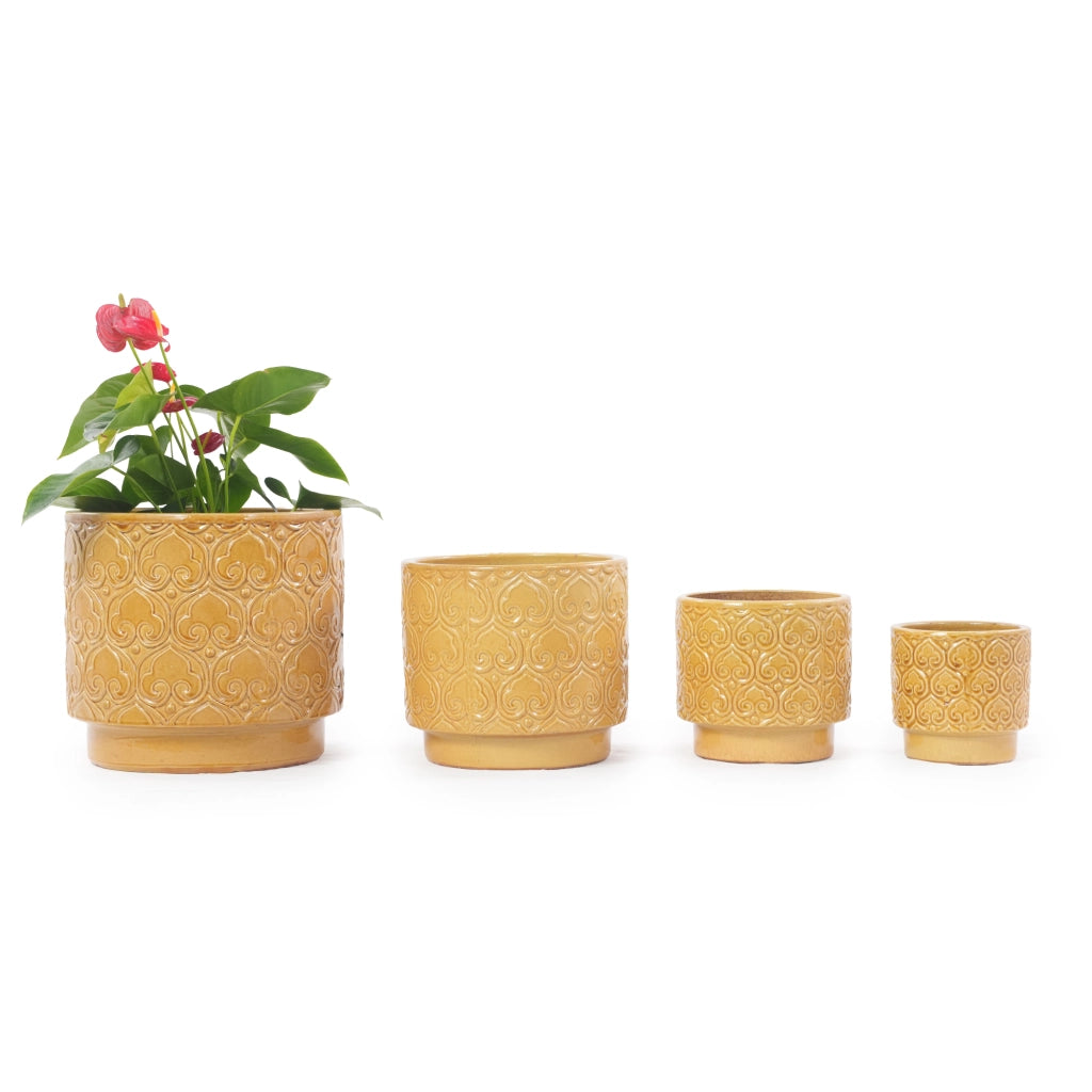 Mittelgroßer Einzel-Keramik Pflanztopf Ø31.5 cm, glänzendes Warmgelb mit rundem Herz-Ornament-Relief, atmungsaktiv, frostsicher mit Ablaufloch für Mittelpflanzen und Küchenkräuter