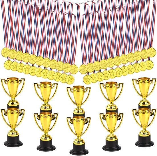 Set di Trofei da 50 pezzi - 10 x Trofei d'Oro - 40 x Medaglie Vincenti - Materiale Plastico - Feste di Compleanno dei Bambini - Premi Sportivi - Riconoscimenti