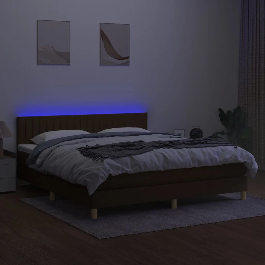 Letto a Molle Materasso e LED MarroneScuro 180x200cm in Tessuto 3133896