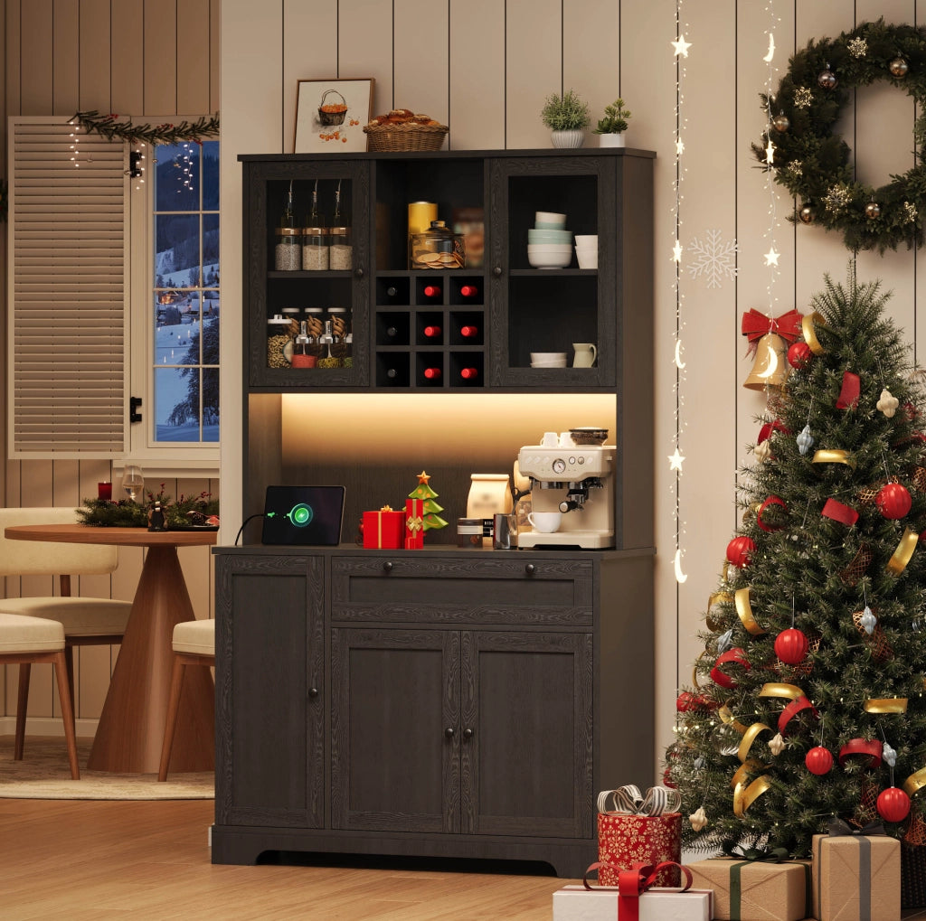 Mobile buffet nero con LED multicolore, presa integrata e ripiani regolabili