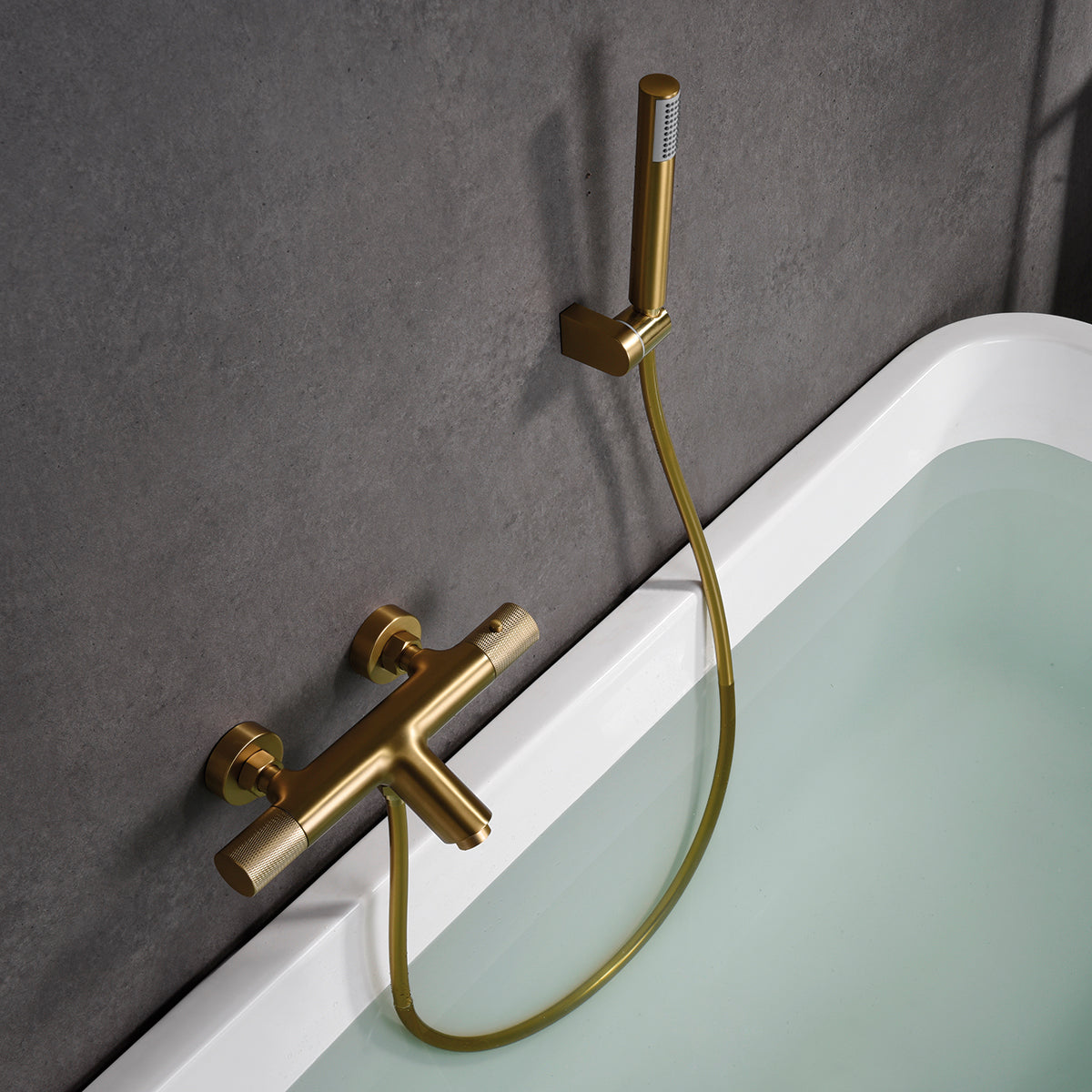 IMEX Miscelatore vasca-doccia termostatico in ottone e zama finitura PVD oro spazzolato, cartuccia termostatica TURN CLEAN SYSTEM, tubo flessibile PVC, maniglia doccia ABS, modello Imex-BTD038-4OC