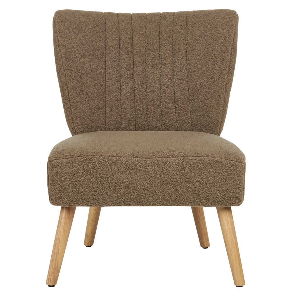 Poltrona imbottita in tessuto beige  senza braccioli a ciuffi verticali gambe in legno con trapuntatura