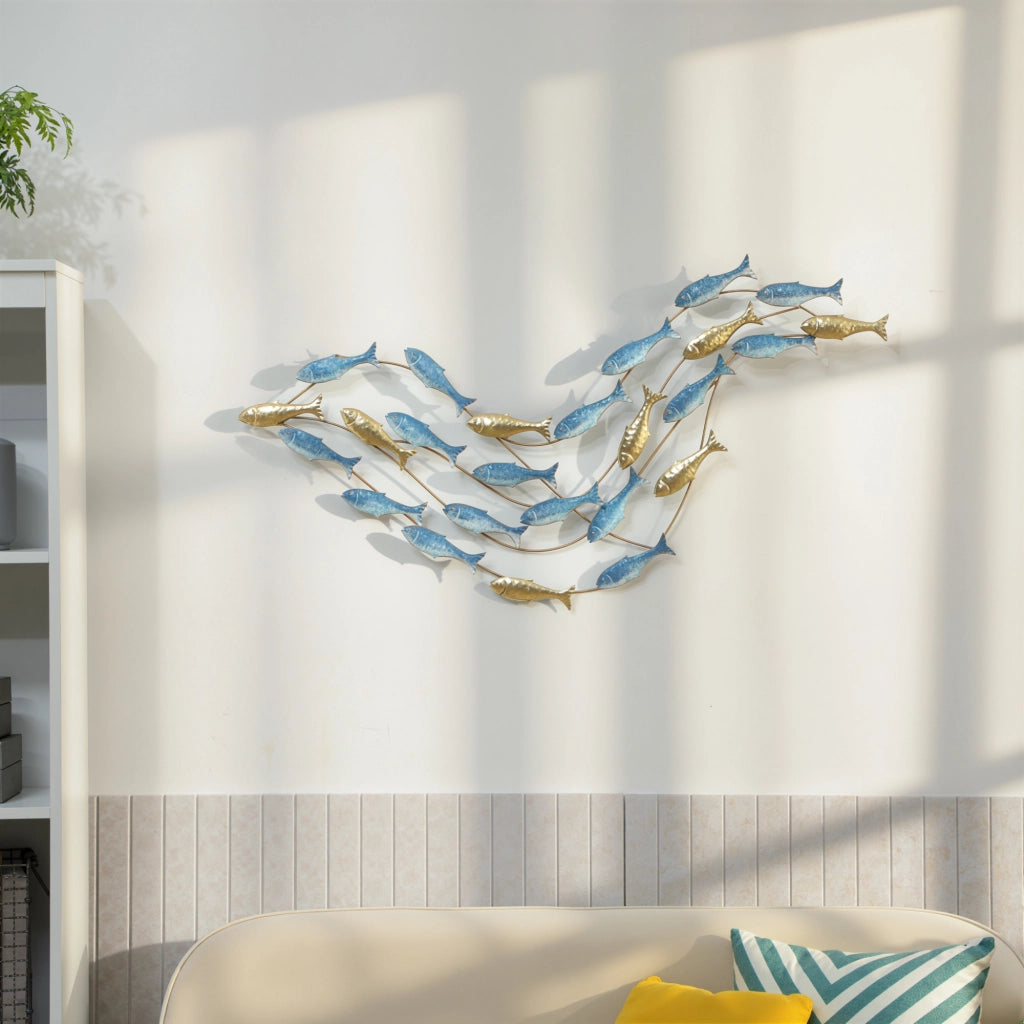 Wall Art Banco di Pesci in Metallo con Viti Incluse, 99.7x3.8x50.2 cm, Oro e Blu