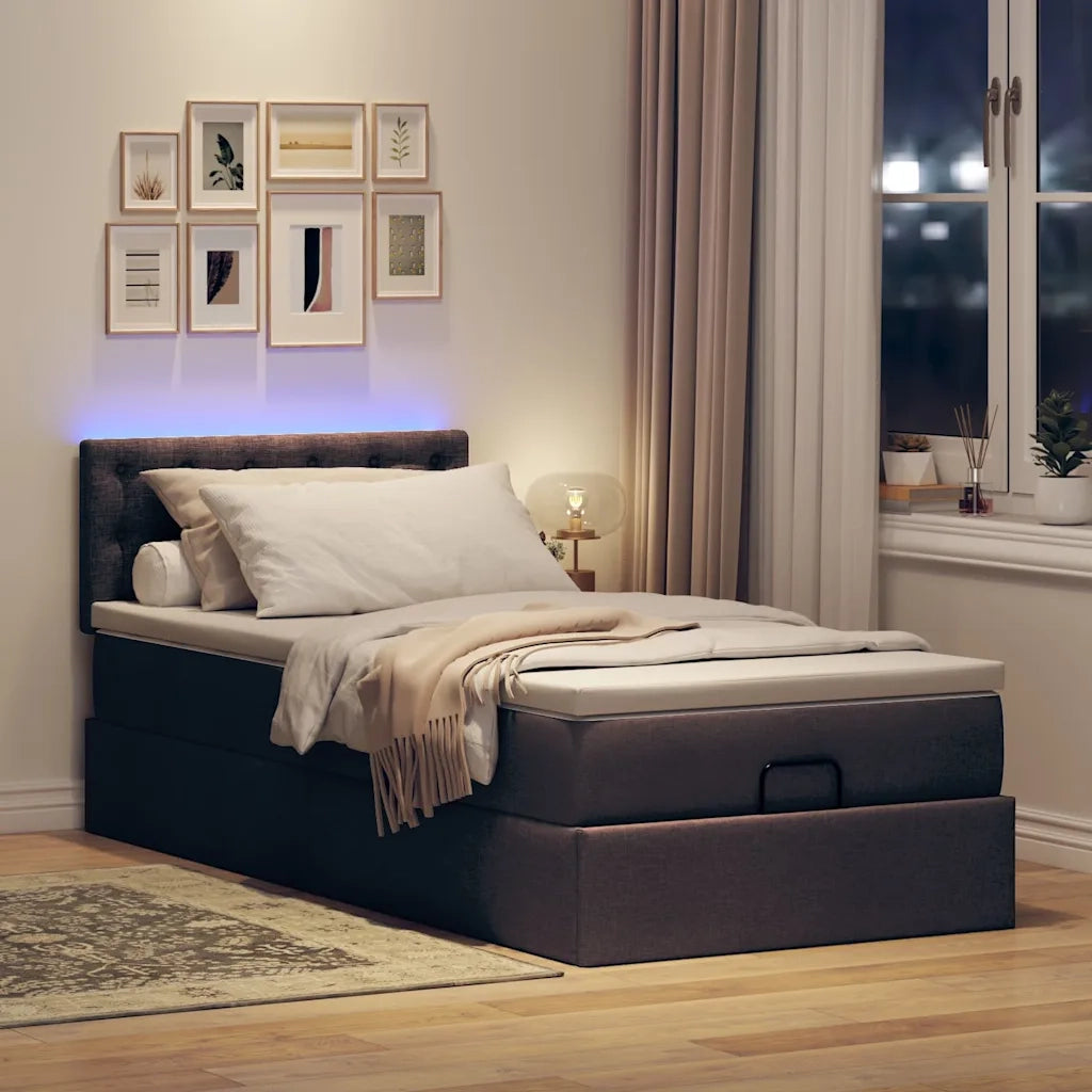Pouf Letto con Materasso e LED Marrone Scuro 90x200 cm Tessuto