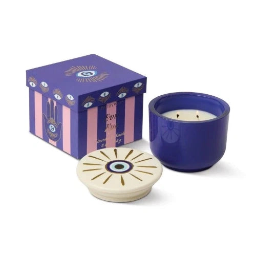 Candela Charmed da 226 g in vetro blu con occhio di Allah in ceramica - Incenso e fumo