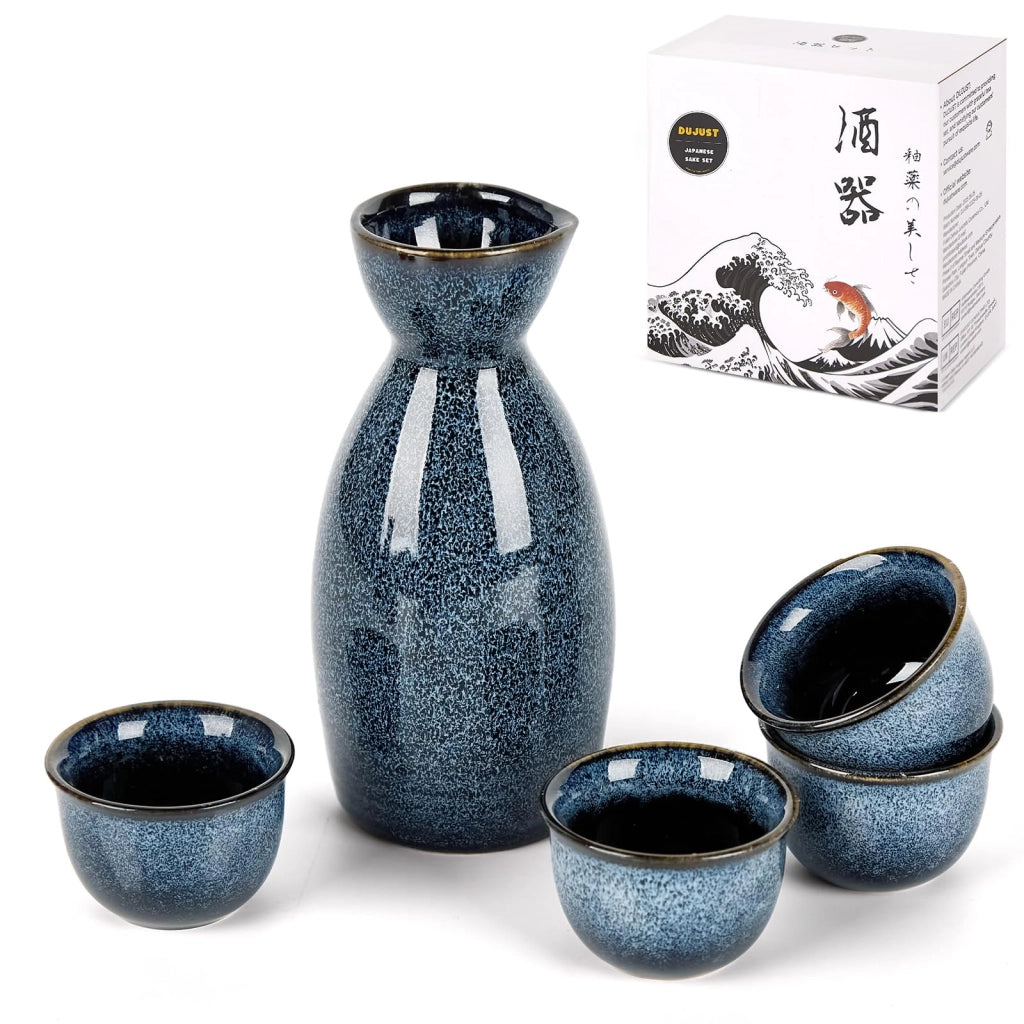 Set per sake, composto da 5 pezzi, in porcellana: 1 bottiglia da 180 ml e 4 tazze da 30 ml, colore blu