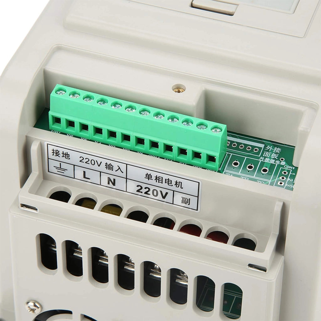 Inverter da 1,5 kW, ingresso monofase, 220 V, tecnologia PWM, dotato di un grande dissipatore di calore