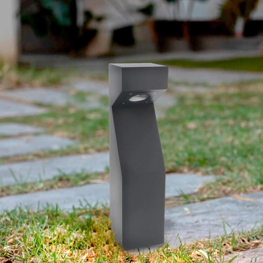 Bornos Plus Black CCT 10W IP65 LED-Baken, ideale per giardini, vialetti e ingressi