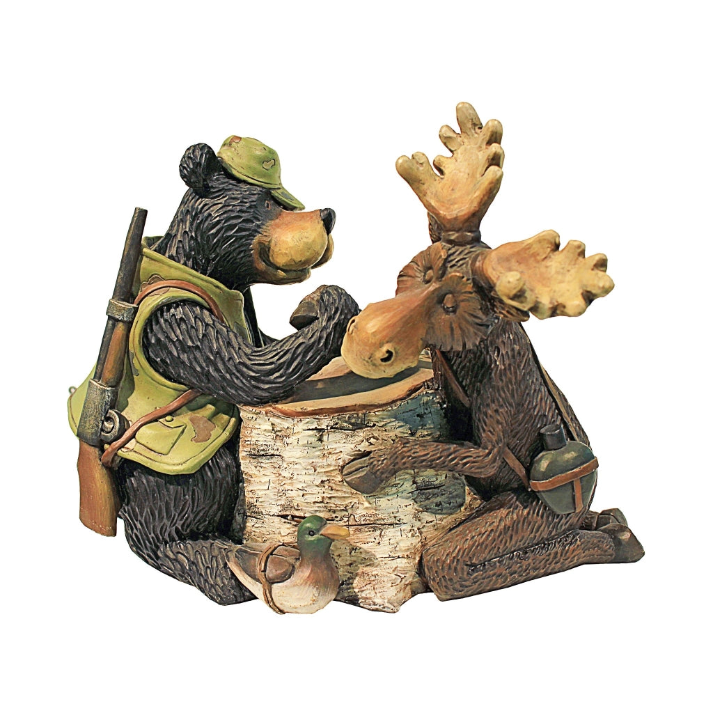 Figura in resina raffigurante un eland e un orso bruno che si sfidano in una gara di braccio, dimensioni 28x15x23 cm