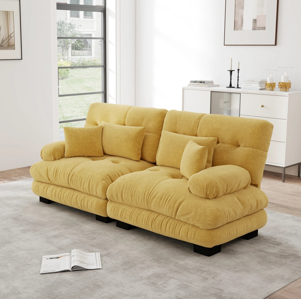 Divano modulare giallo in chenille con cuscini lombari e decorativi