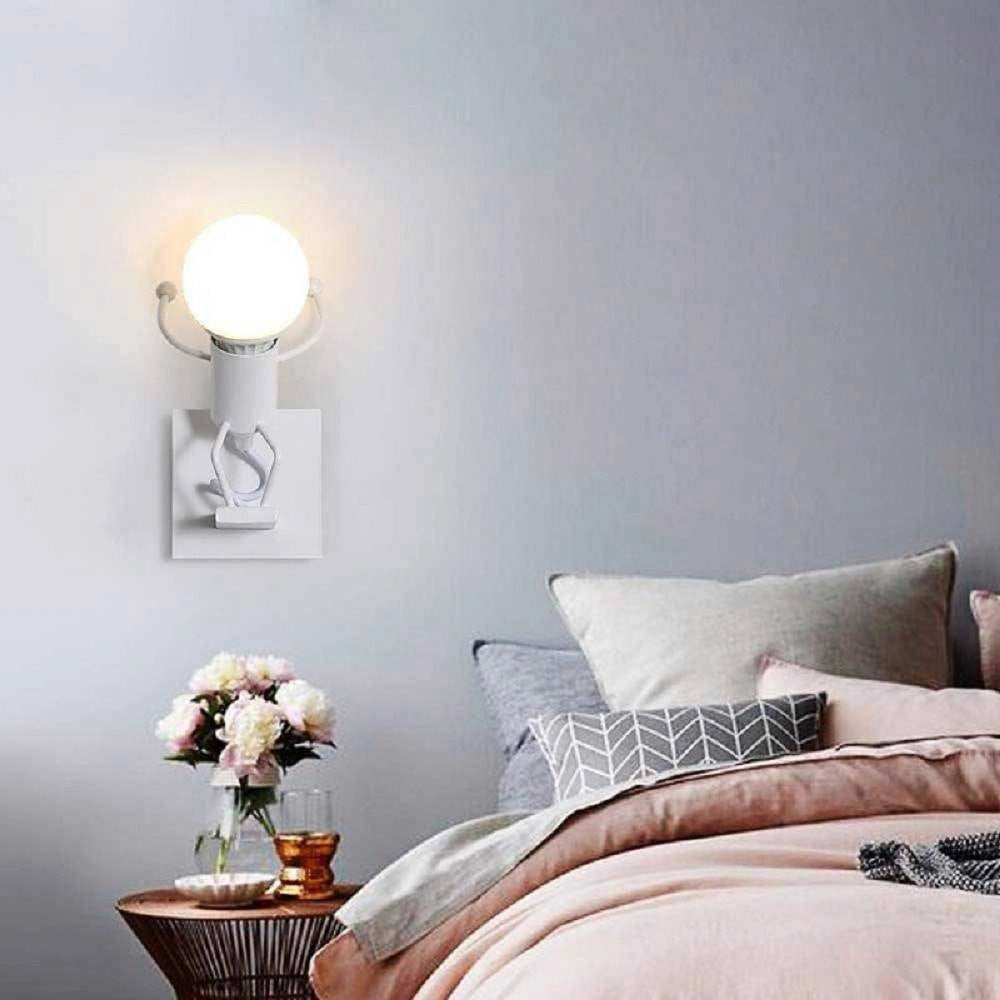 Trade Shop - Applique Da Parete Decorativo Forma Omino Che Salta In Metallo Attacco E27 Aq50 - Bianco