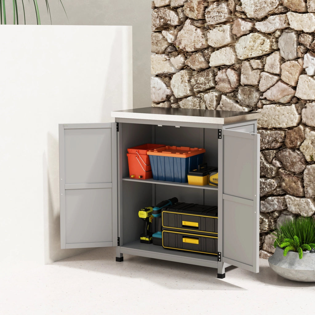 Armadio da giardino in legno Capanno da giardino impermeabile con piano di lavoro; doppia porta; mensole; mobile da giardino Armadio per il deposito Armadietto poliuso per giardino; terrazza 79 x 43 x 92 cm grigio