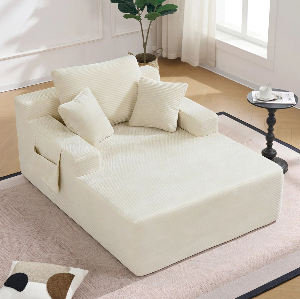 Divano compatto in cord beige con tasche laterali e cuscini