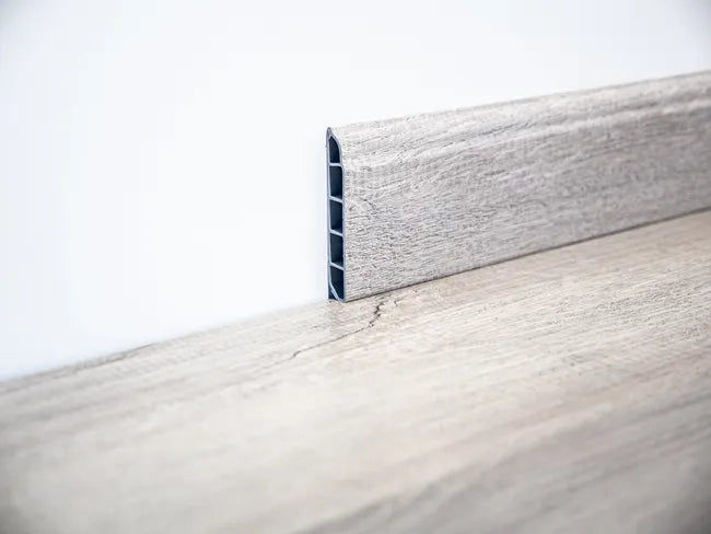 BATTISCOPA PER PAVIMENTO IN SPC Colore Rovere grigio