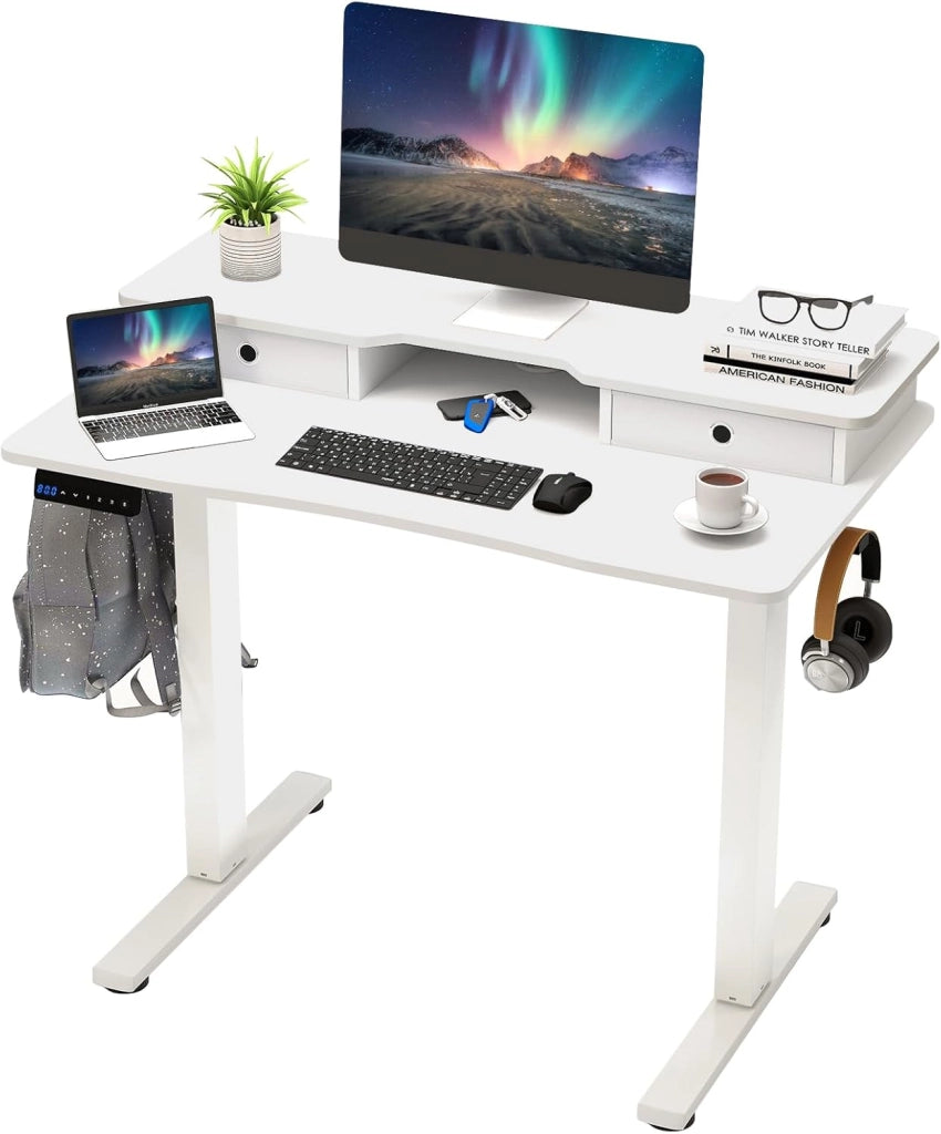 Scrivania Regolabile in Altezza con 2 Cassetti, Scrivania con Supporto per Monitor, Mensola, 2 Ganci e 3 Altezze Preimpostate, Tavolo da Lavoro per Ufficio, Studio e Camera da Letto (Bianco)