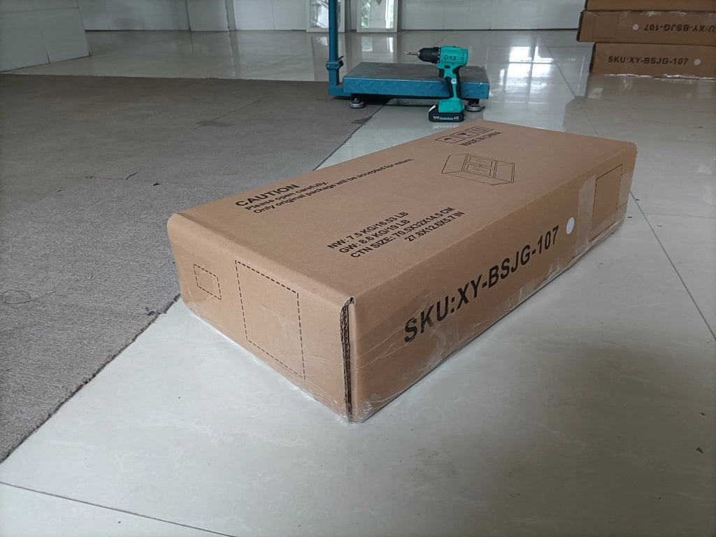 Mobiletto bagno con specchio bianco da parete, con ripiani regolabili e vano portaoggetti