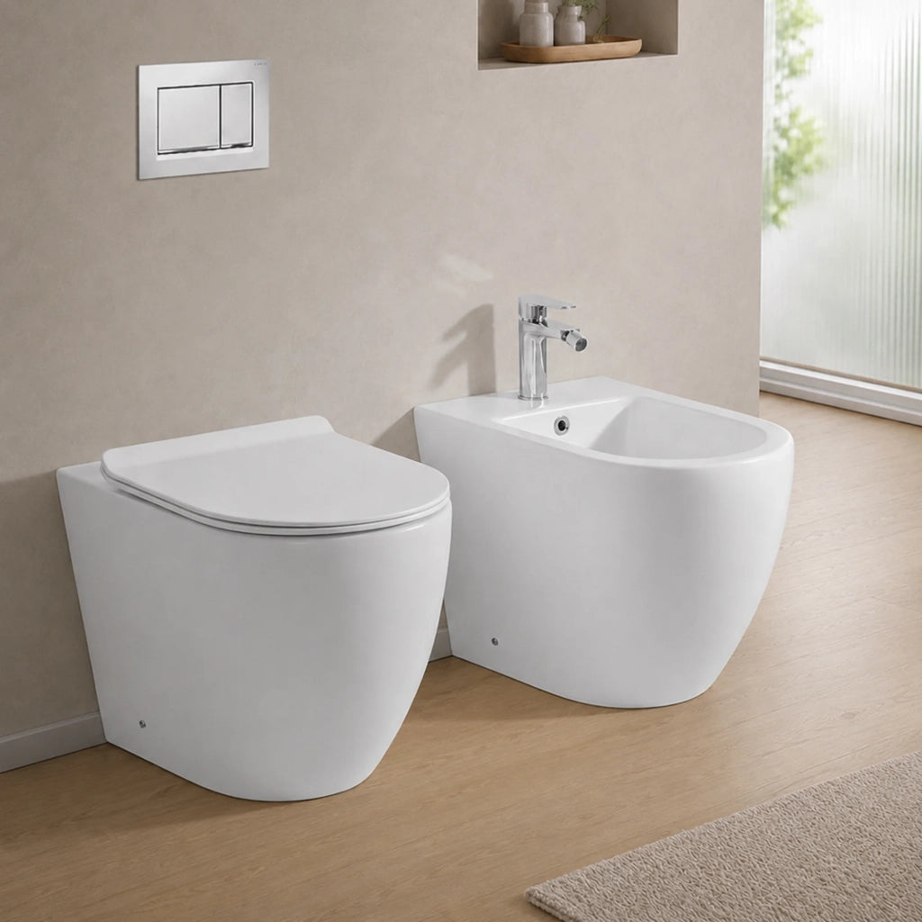 Sanitari filomuro in ceramica bianca opaca con copriwc e scarico tornado Tokyo