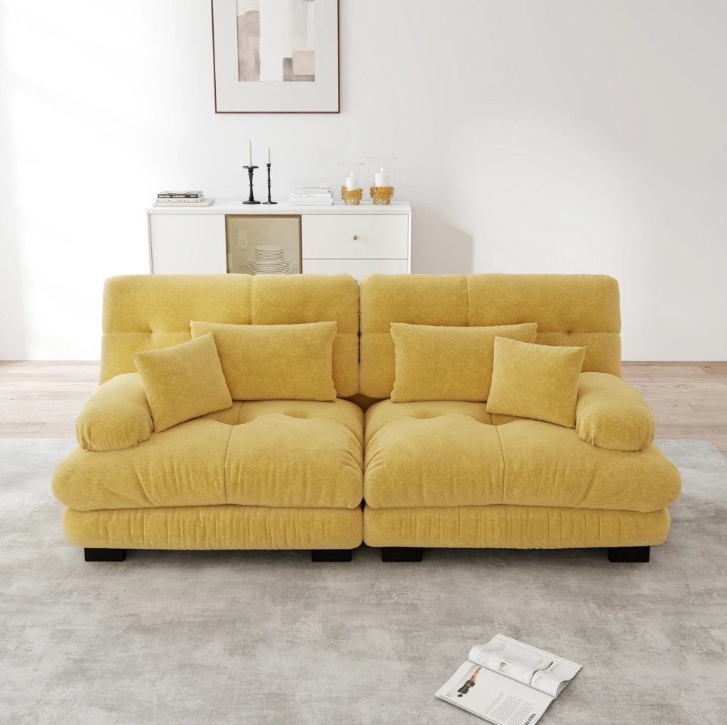 Divano modulare giallo in chenille con cuscini lombari e decorativi